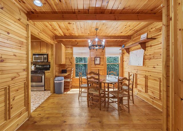 Knotty Pine | Photo 4