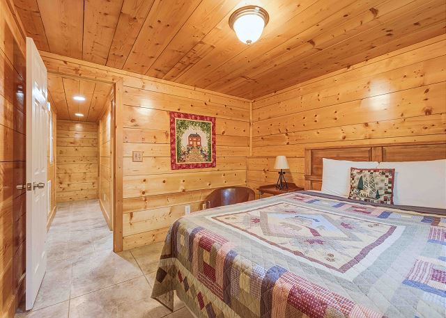 Knotty Pine | Photo 29