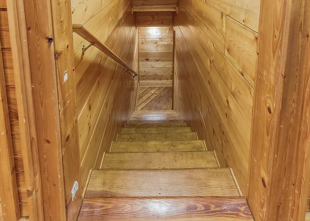 Knotty Pine | Photo 21