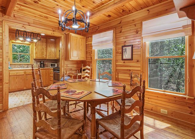 Knotty Pine | Photo 5