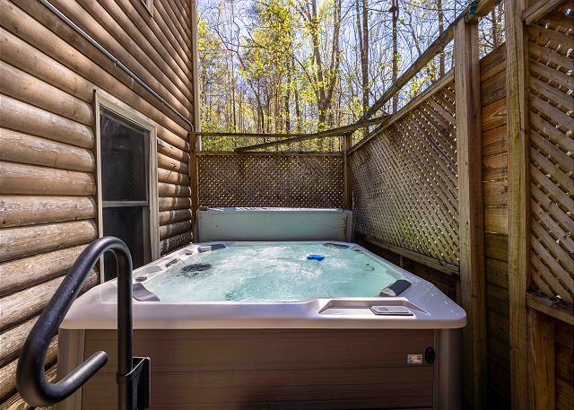 Knotty Pine | Photo 31