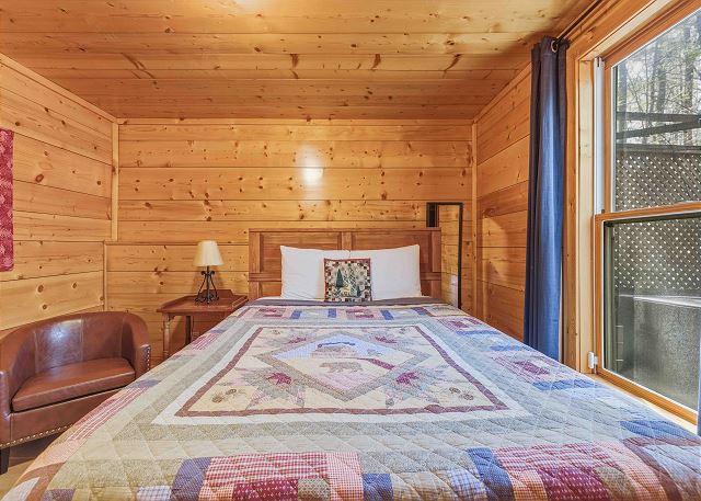 Knotty Pine | Photo 27