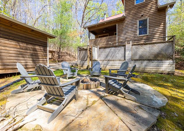 Knotty Pine | Photo 36