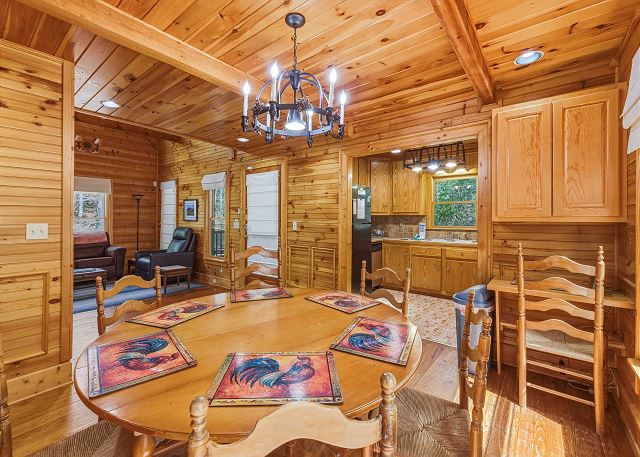 Knotty Pine | Photo 6
