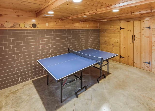 Knotty Pine | Photo 22