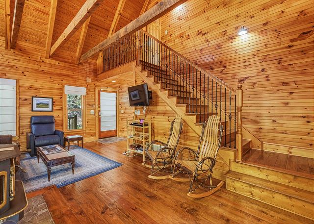 Knotty Pine | Photo 13