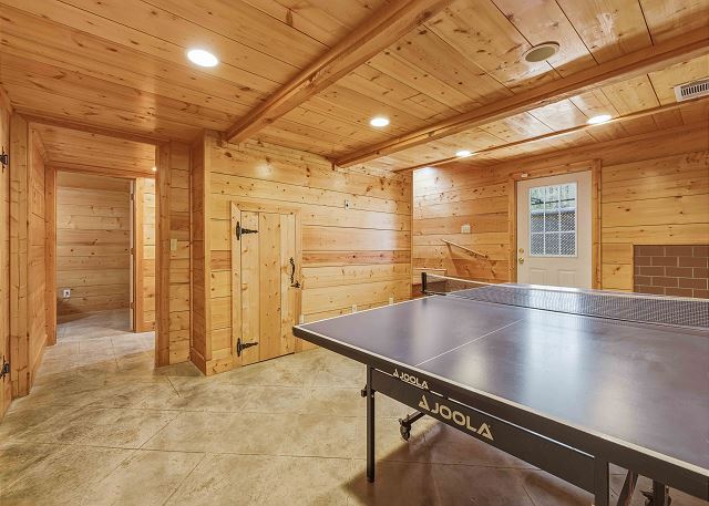 Knotty Pine | Photo 23