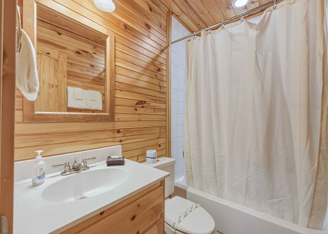 Knotty Pine | Photo 12