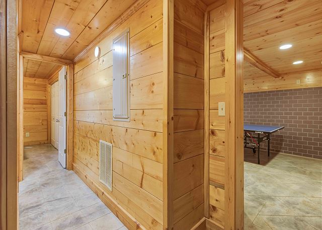 Knotty Pine | Photo 26