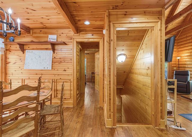 Knotty Pine | Photo 9