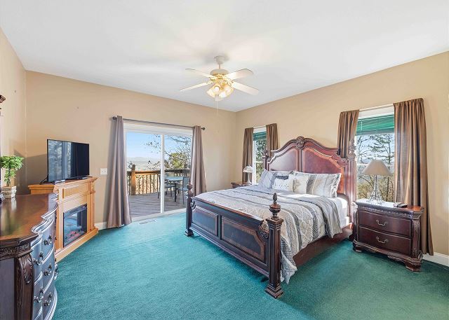 Main Floor King Bedroom