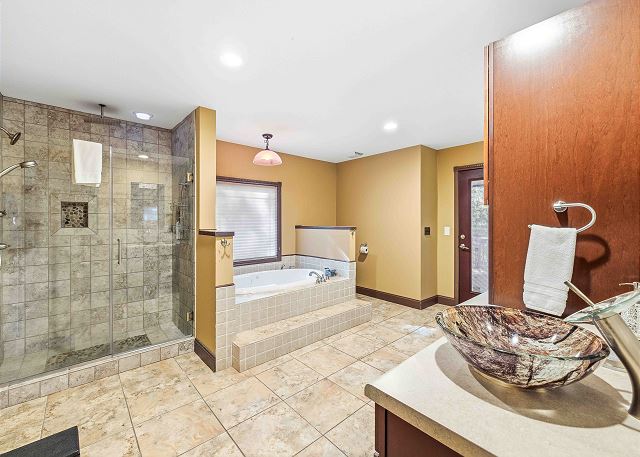 Chimney Mountain Chalet | Photo 16