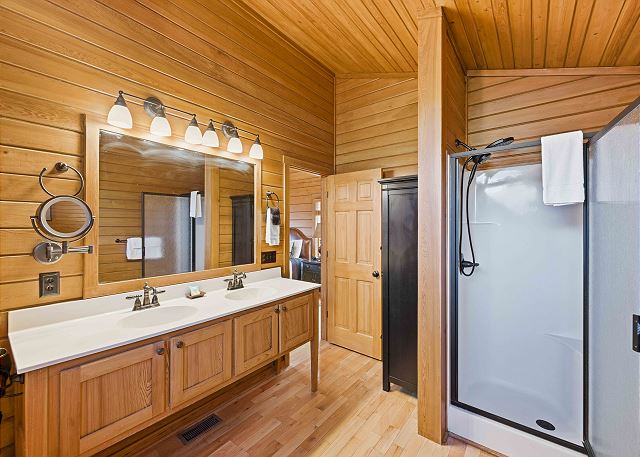 Double Sink Vanity Ensuite Bathroom