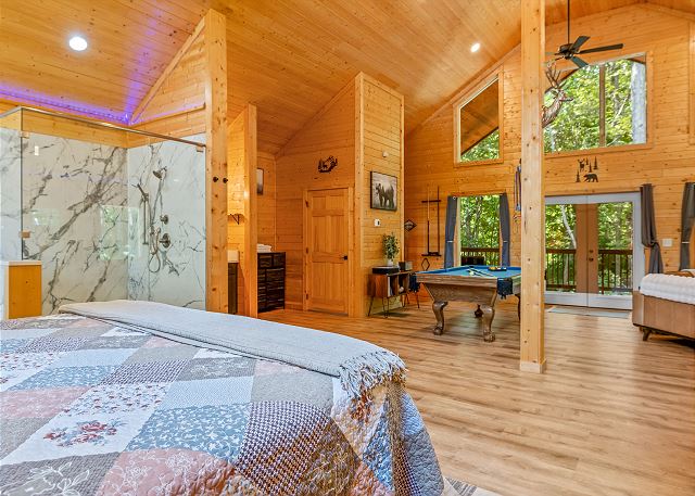 Look, it\'s a dance floor in front of the bed! Tango?