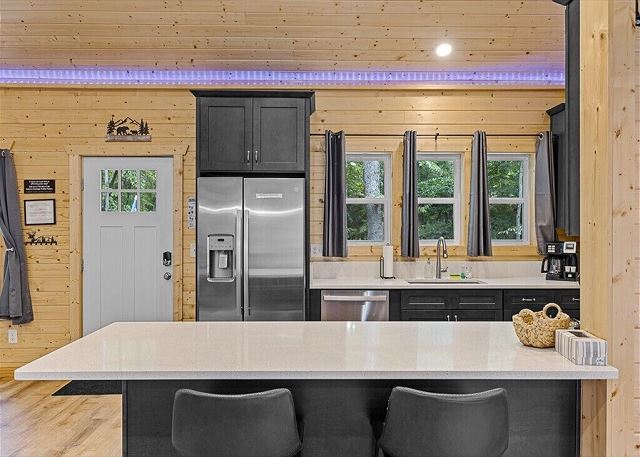 Table for two - Enjoy your meal at this large quartz peninsula