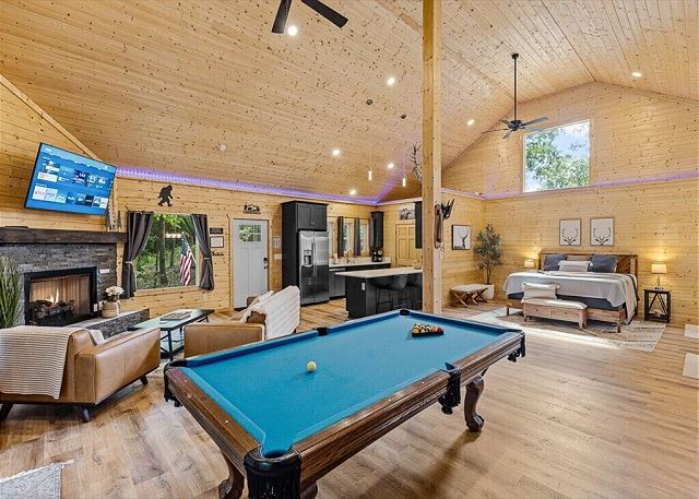 Large 1,150 sq ft Barndominium style cabin