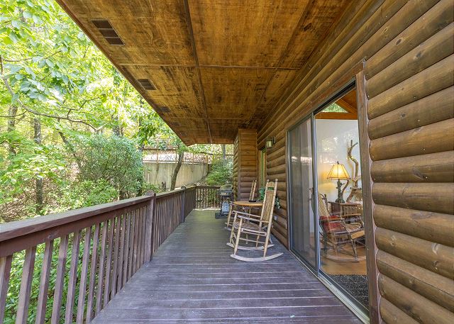 Side Deck with Rocking Chairs