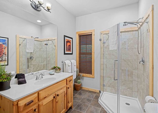 Main Floor Walk-in Shower