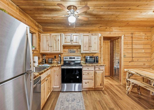 Cozy TreeTop Cabin 5