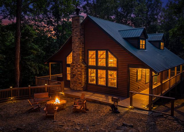 Cozy Creekside Cabin