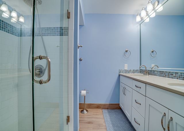 Beach Manor 212 Master Bathroom Beach Manor 212 Master Bathroom