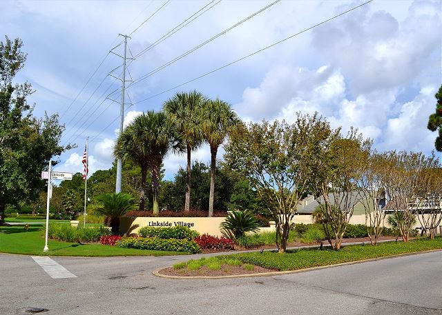 Linkside 475 - Neighborhood Entrance Linkside 475 - Neighborhood Entrance