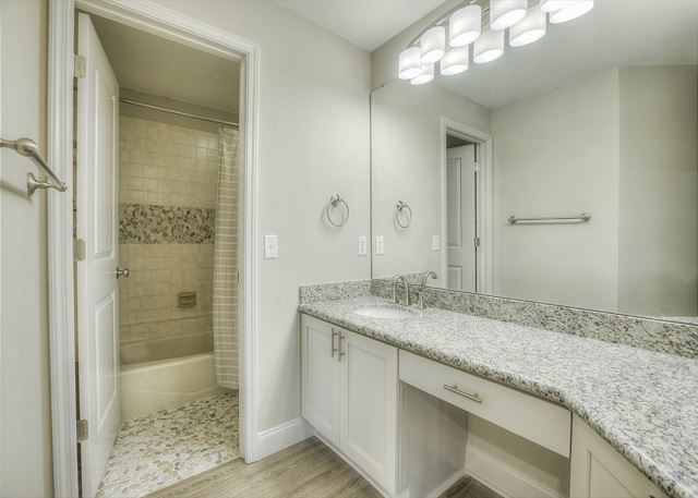 Tivoli 5245 Master Bathroom Tivoli 5245 Master Bathroom