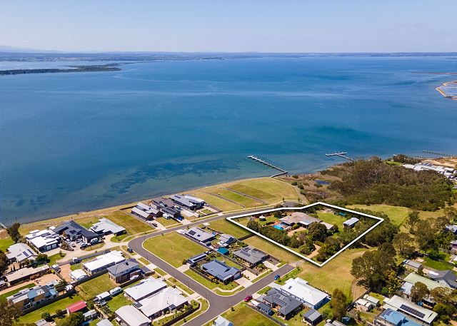 Chenu Lakeside Homestead