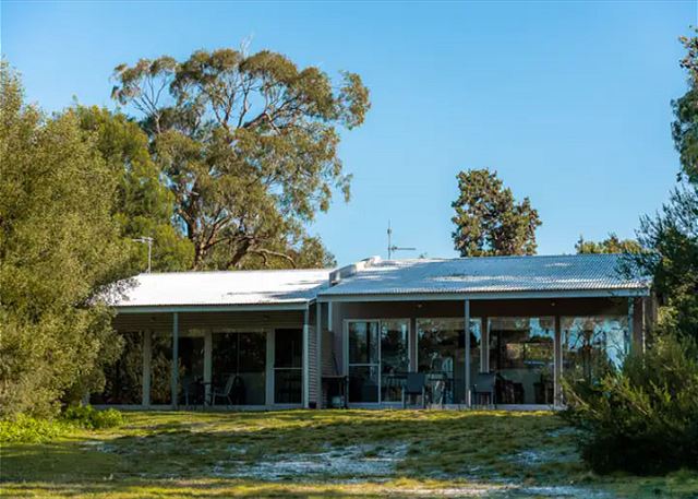 Huon - Waterfront Retreat