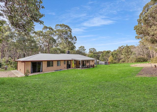 Wombat Eco Retreat - Off-Grid Eco Retreat in the Australian Bush