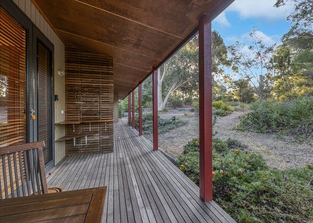 F and E Lakes Escape - East: A peaceful retreat nestled along the lakefront