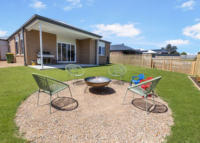 Opulent Oasis - Your luxurious family escape in beautiful Lakes Entrance