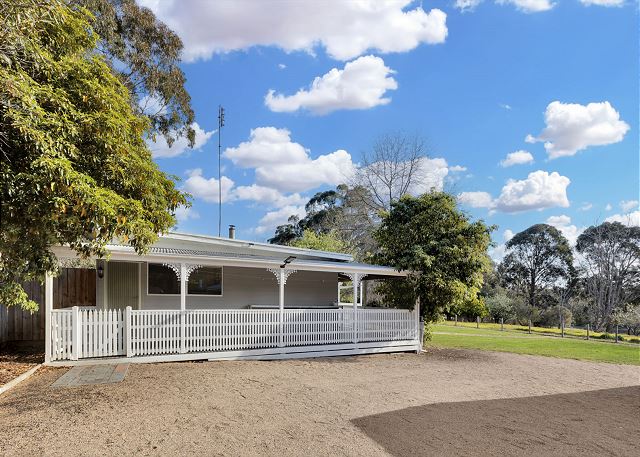Greenacres: 11/64 Robertson Road, Kalimna West