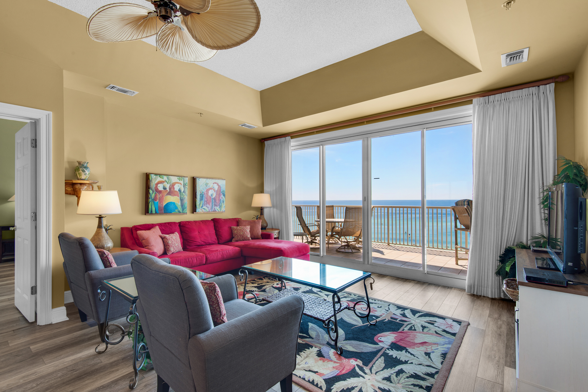 Empress 703 | Photo 7