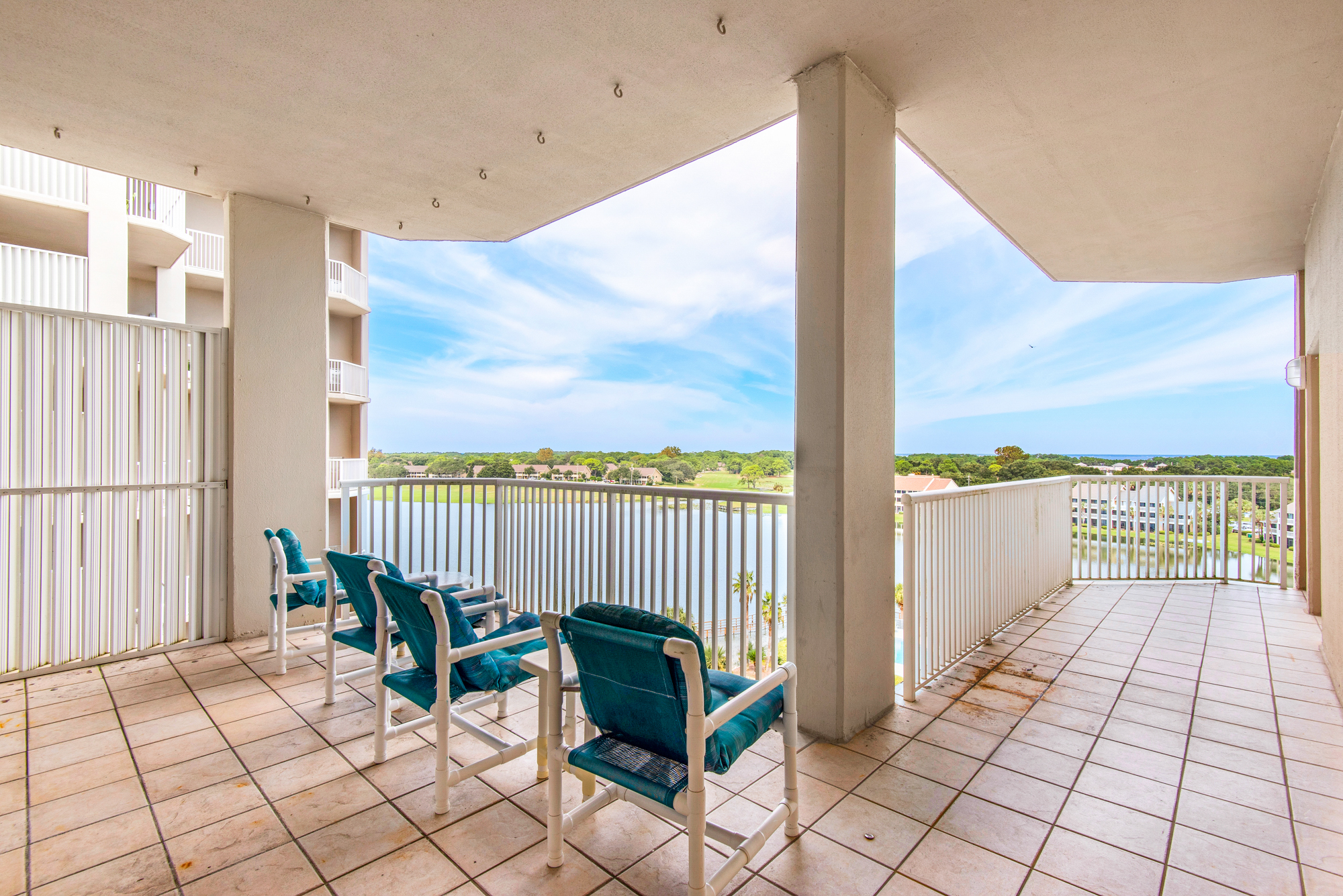 Empress 703 | Photo 24