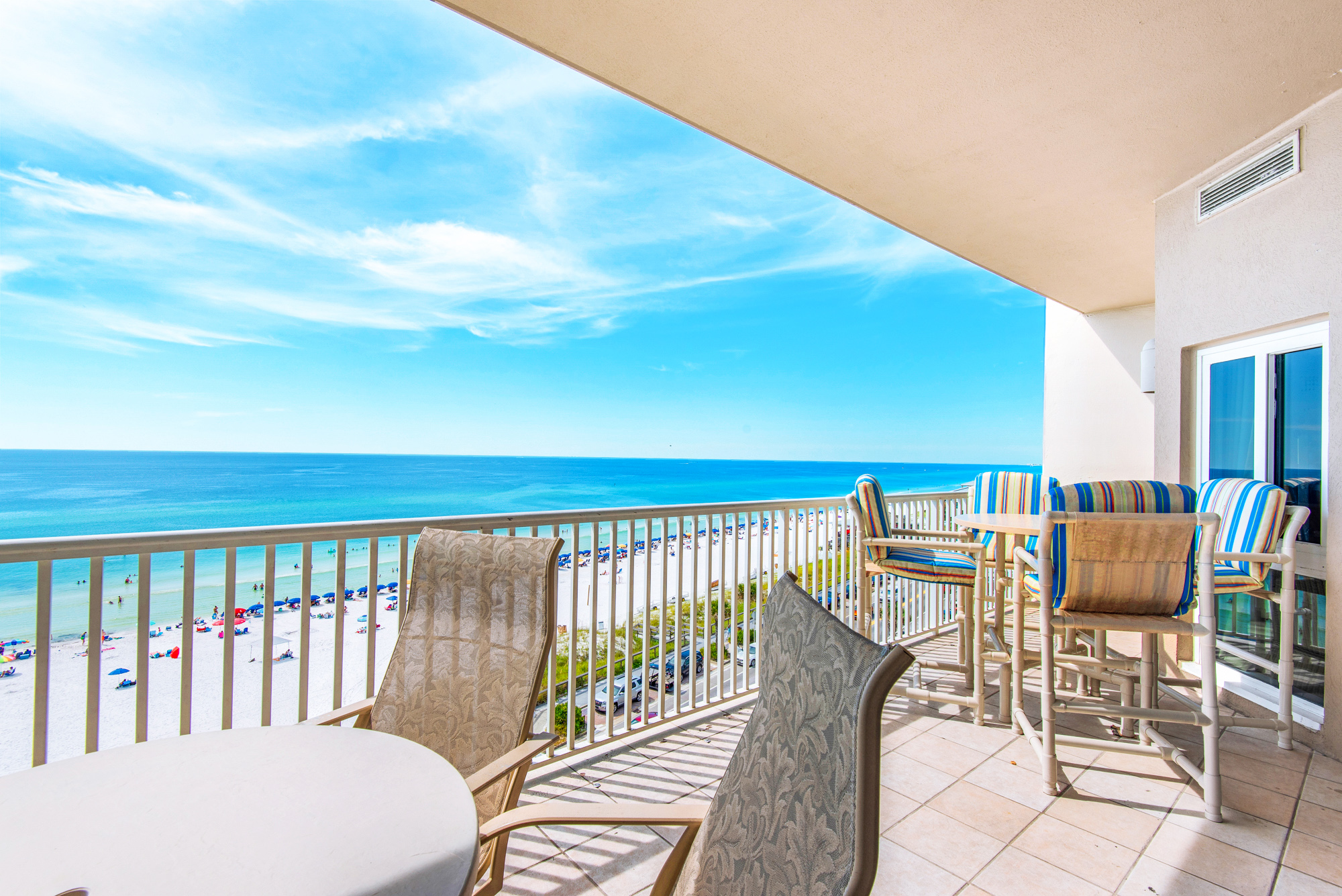 Empress 703 | Photo 2