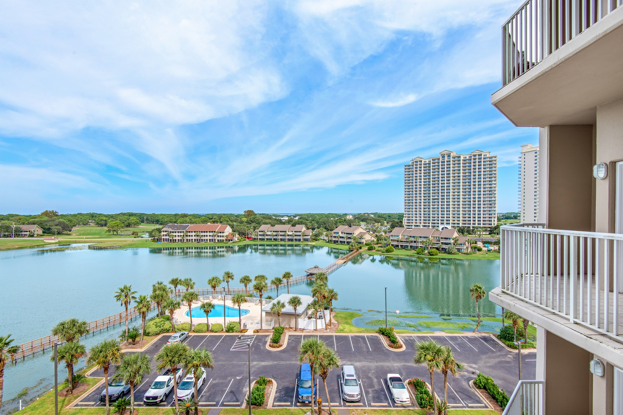 Empress 703 | Photo 25