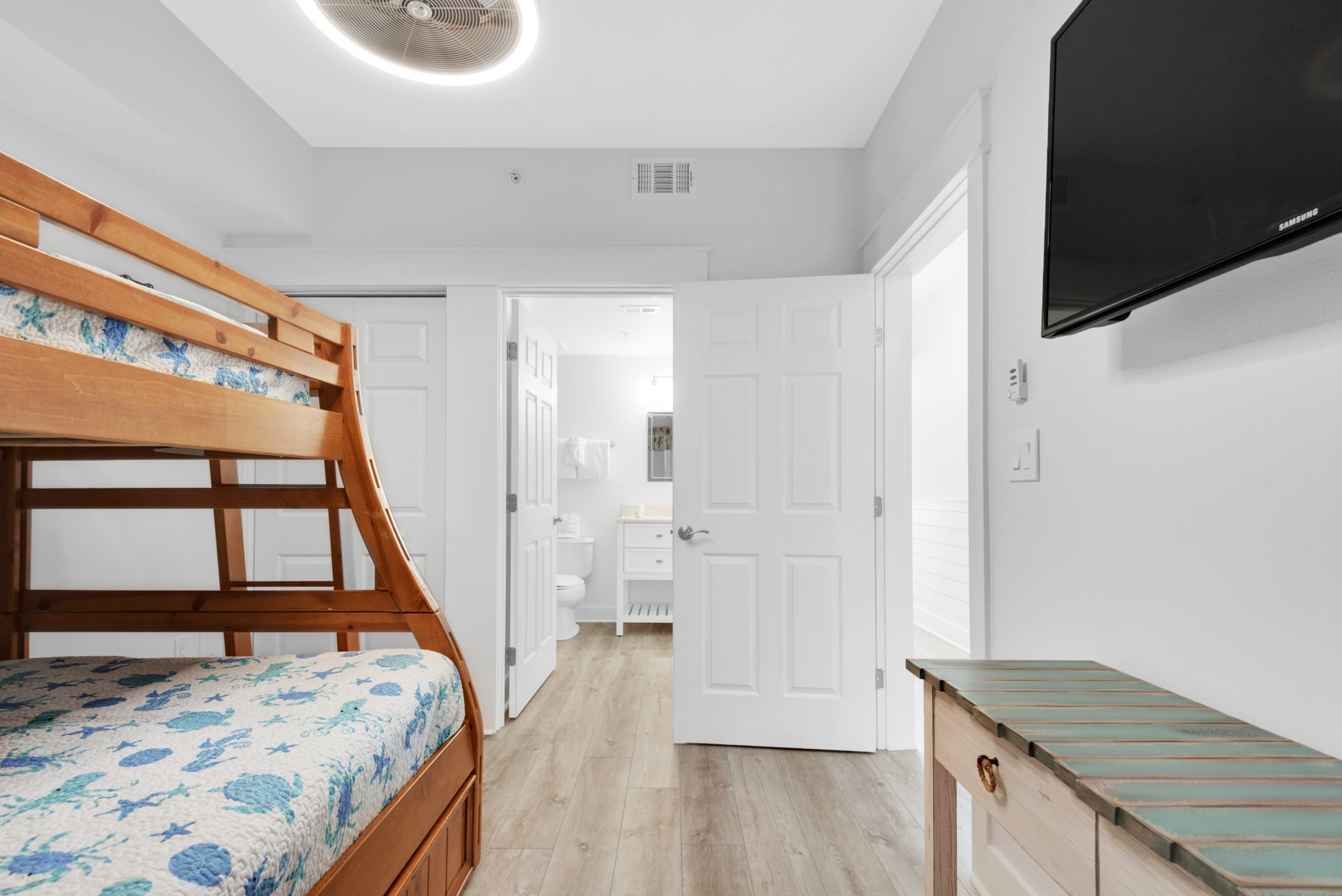 Majestic Sun 304B | Photo 19