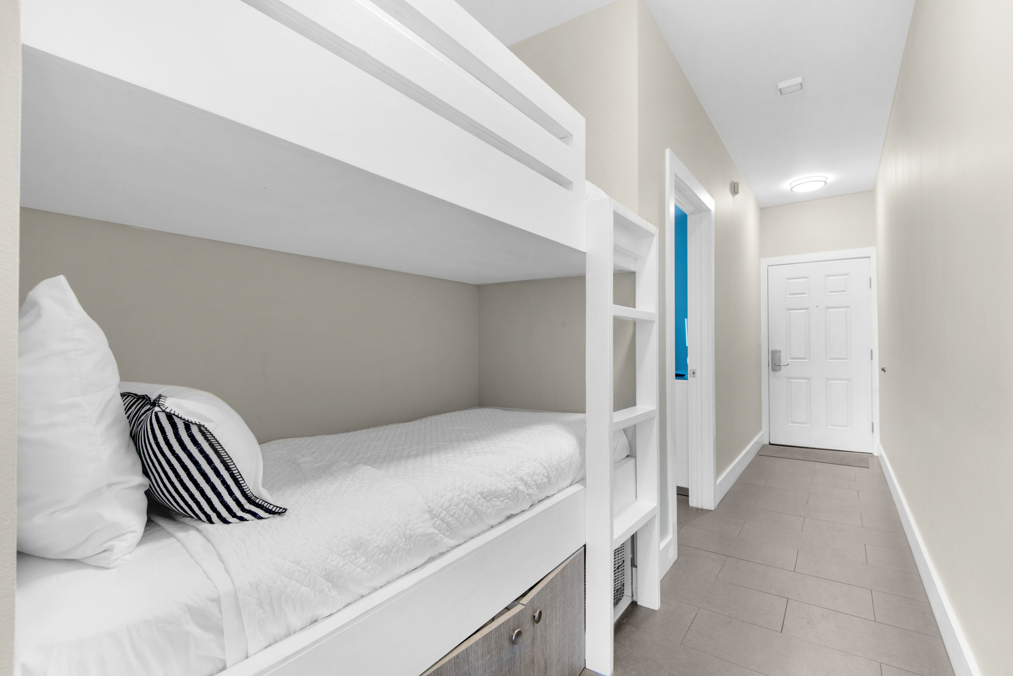 Majestic Sun 409B | Photo 15