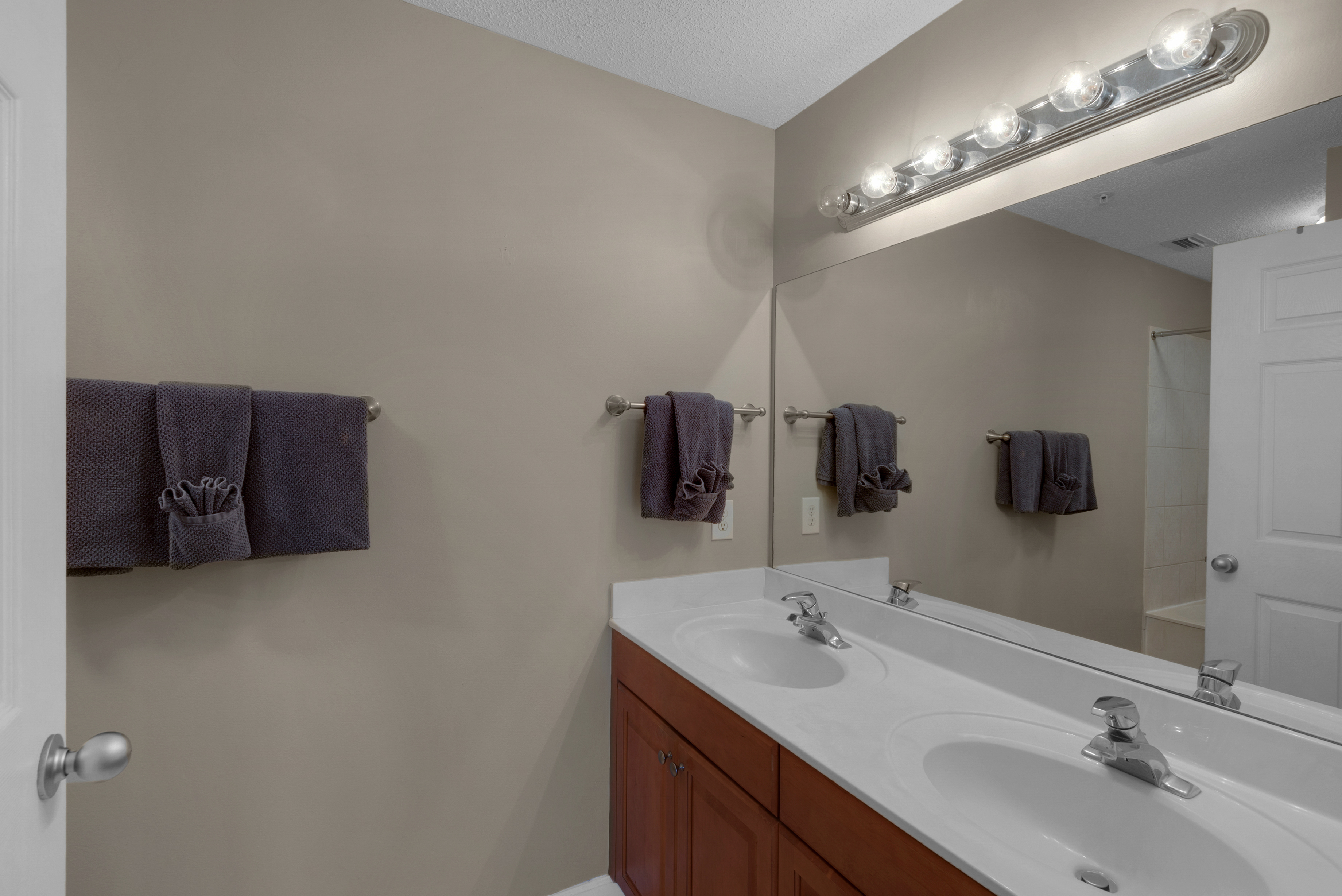 Majestic Sun 705B | Photo 22