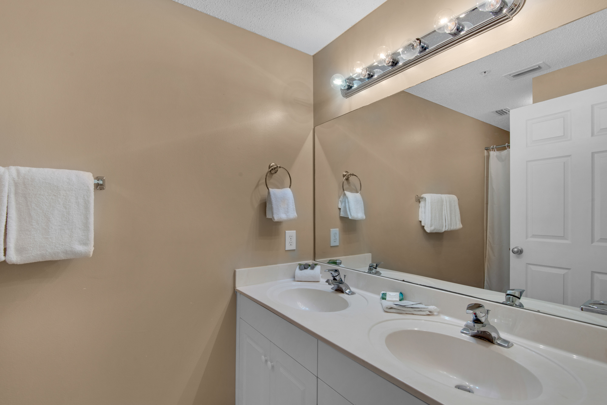 Majestic Sun A605 | Photo 18