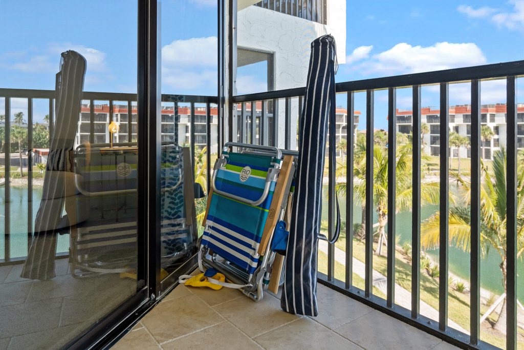 Pointe Santo B37 38