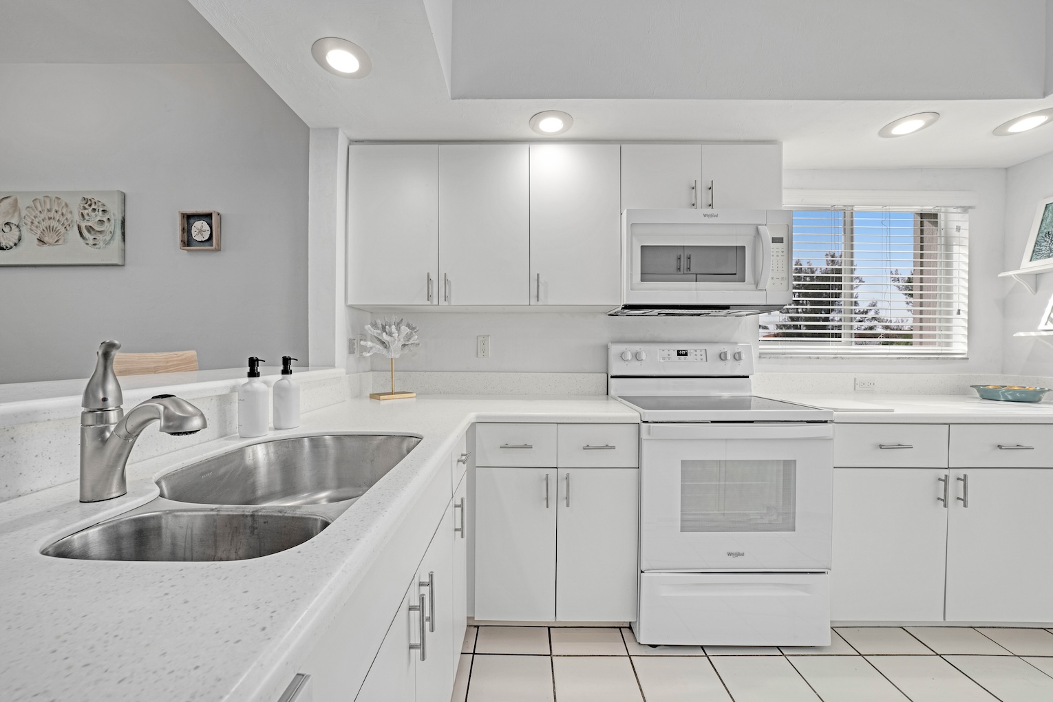 Shell Island Beach Club 6B 17