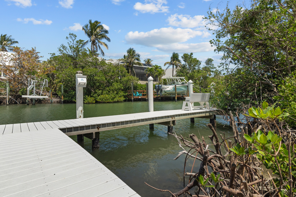 Gramma Dot's Marina House 80