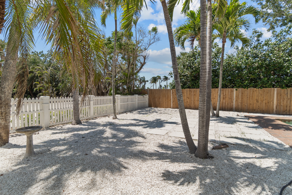 Gramma Dot's Marina House 75