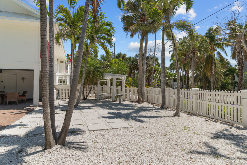 Gramma Dot's Marina House 74