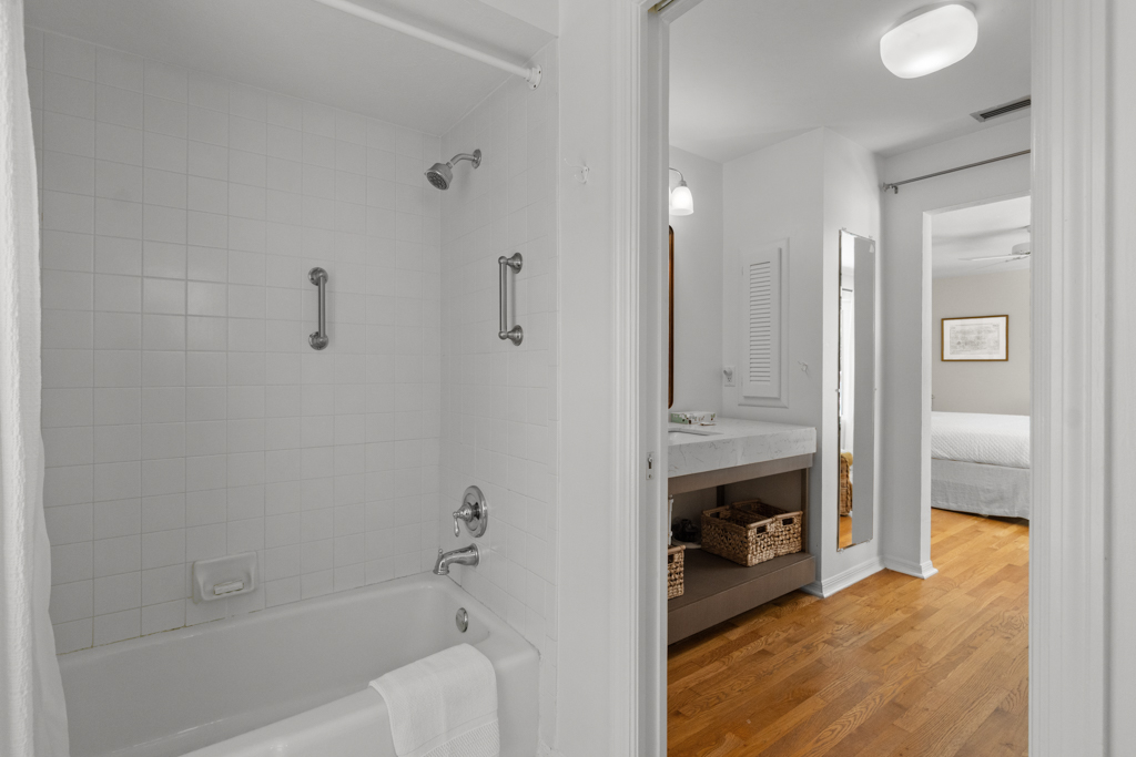 Gramma Dot's Marina House 32