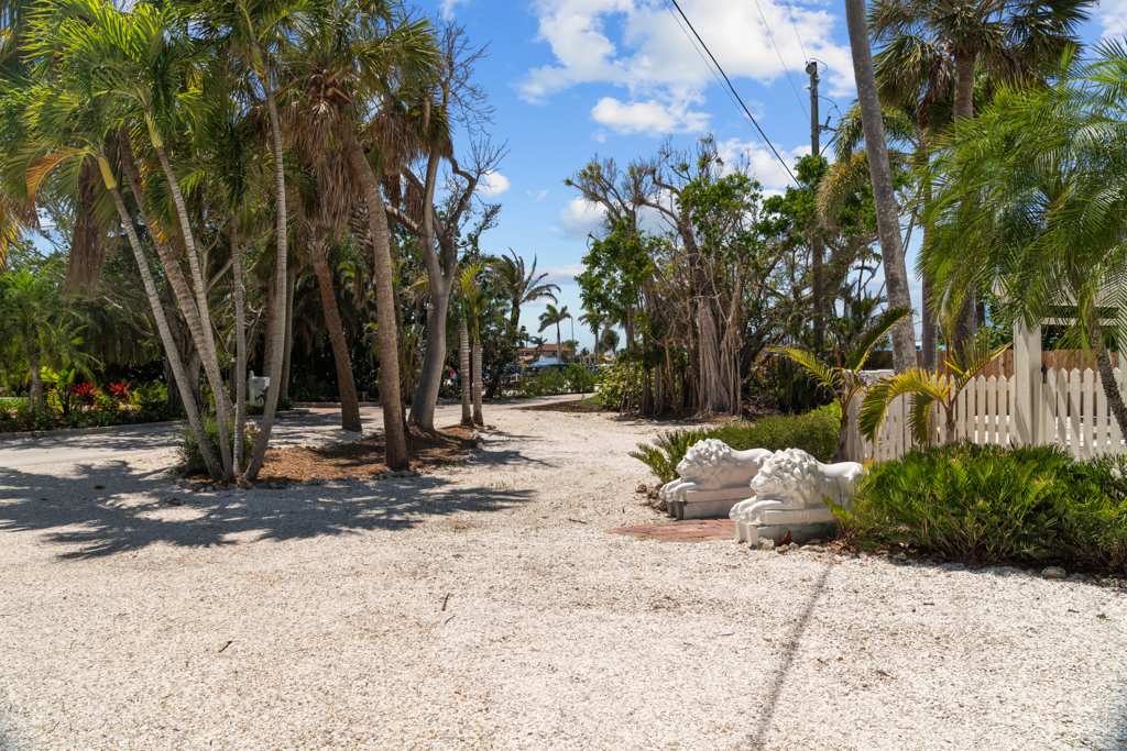 Gramma Dot's Marina House 89