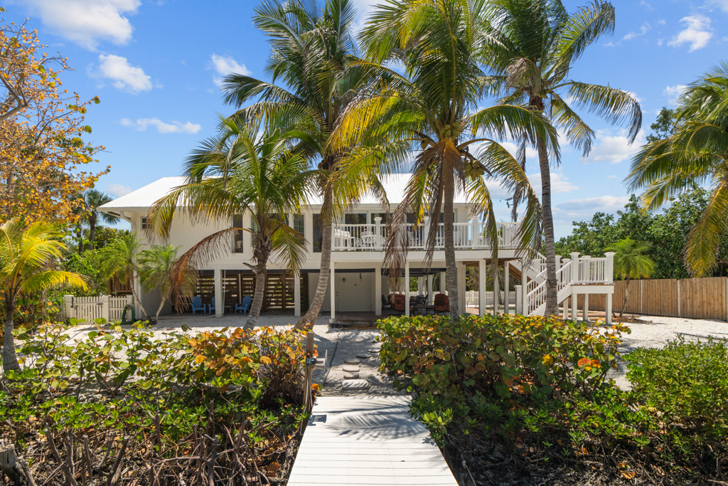 Gramma Dot's Marina House 76