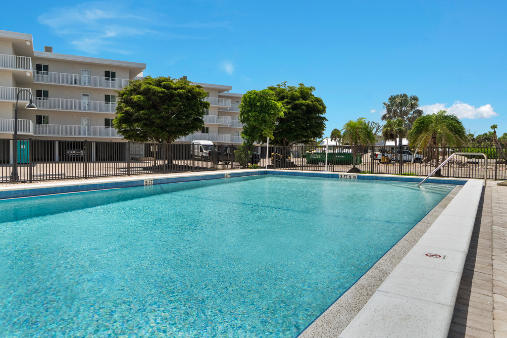 Sanibel Surfside 125 42